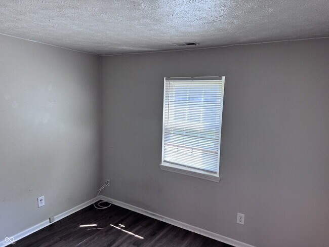 Building Photo - Charming 3-Bedroom Home with 2 Full Baths in Indianapolis – Perfect Blend of Comfort and Convenie...