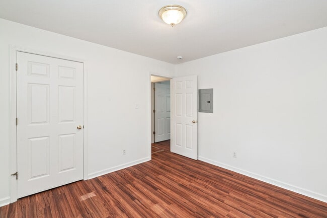 Building Photo - 3518 Acorn Woods Way,