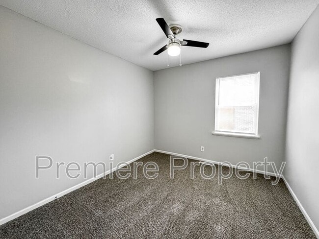 Building Photo - 4311 N Spruce Ave