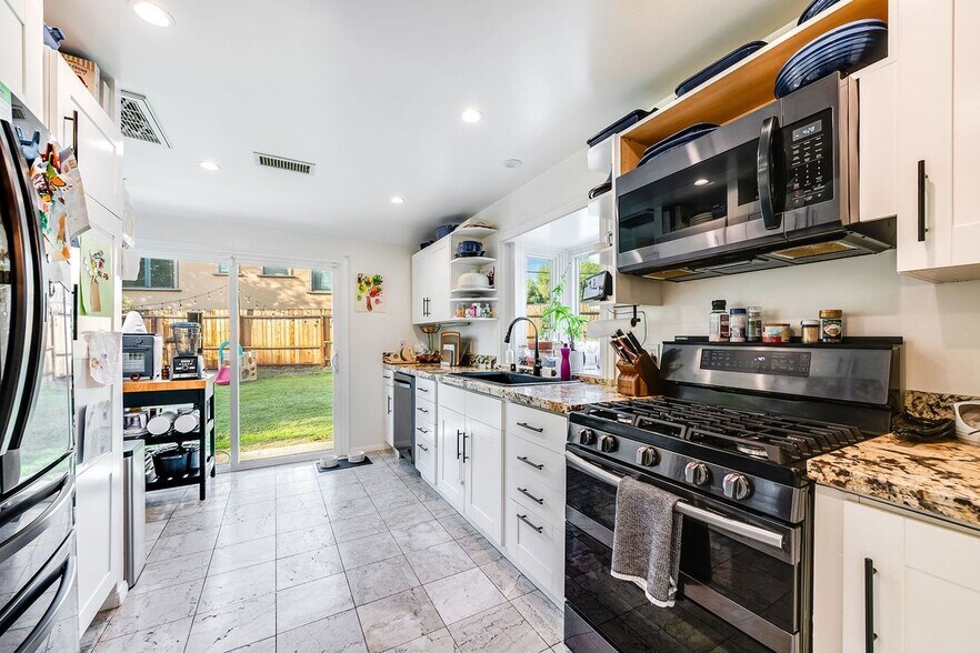 Building Photo - 28403 Waring Pl