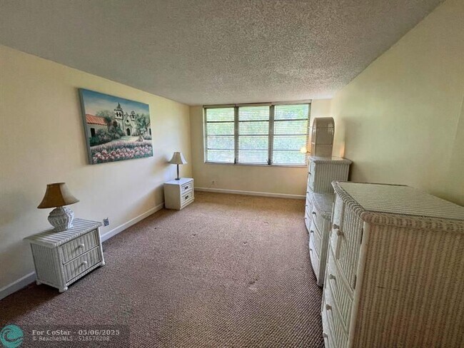 Building Photo - 933 Cypress Grove Dr