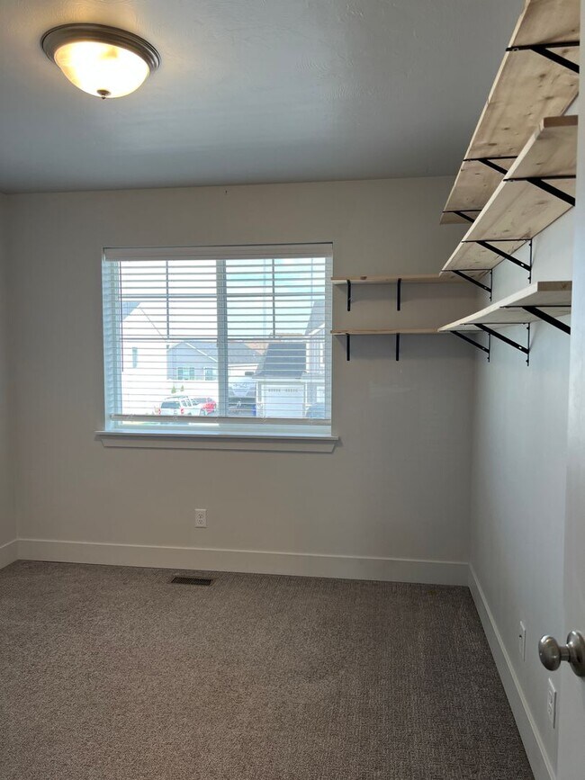 Building Photo - Beautiful 3 Bed, 2.5 Bath Townhome in Summerfield Subdivision | $1,995/month