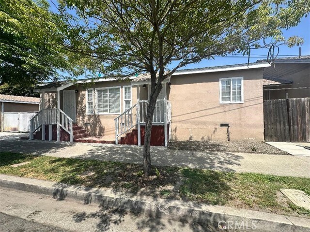 Building Photo - 10516 Clovis Ave