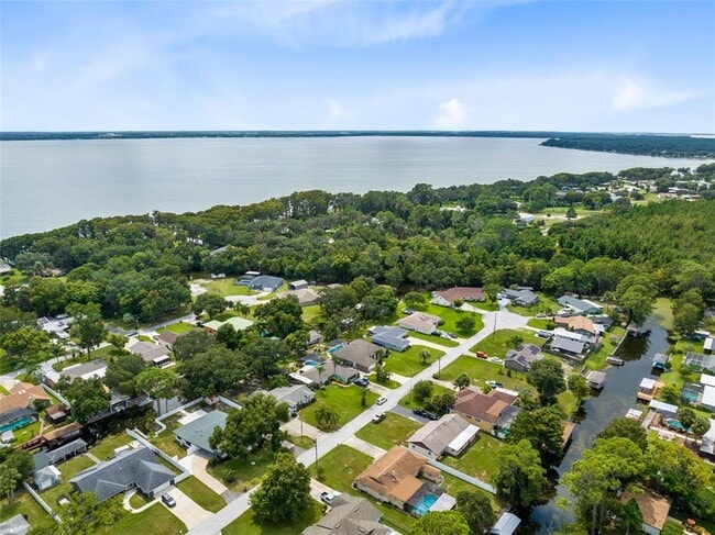 Building Photo - 35614 Cedar Ln