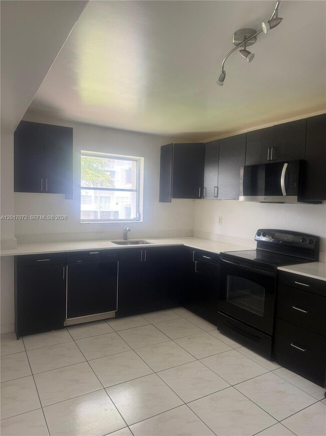 Building Photo - 2750 NE 183rd St