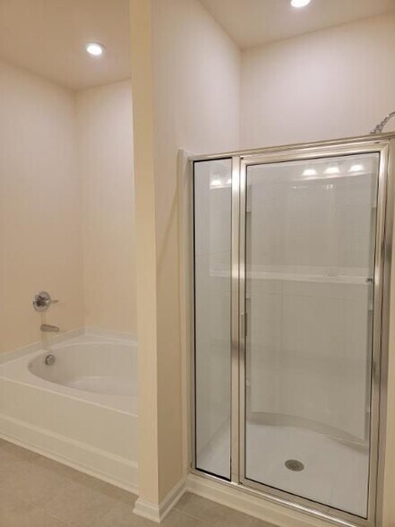 Building Photo - 160 Madison Bend