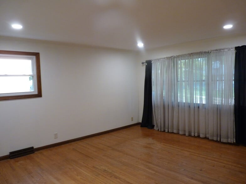 Living Room - 156 Parkview Ave