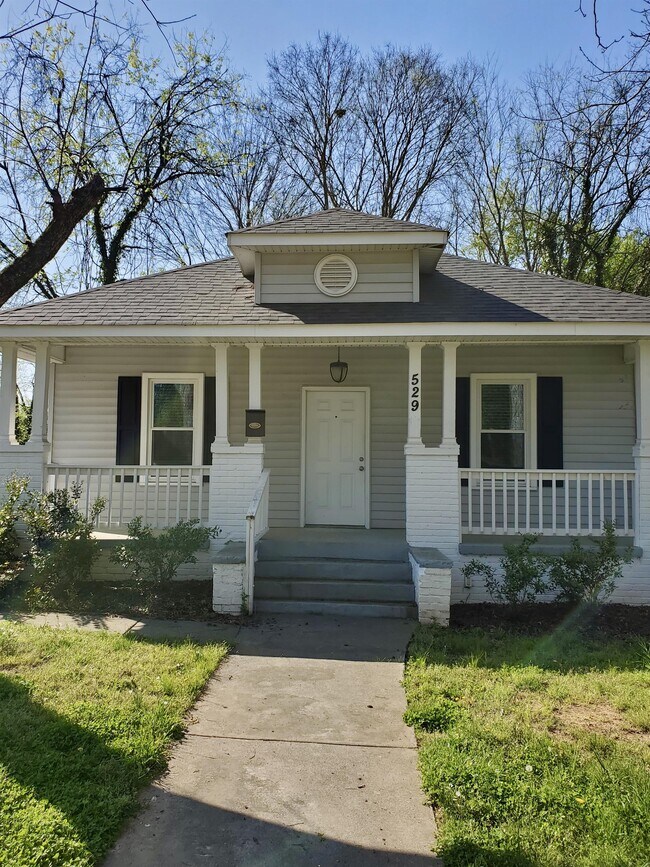 Building Photo - 529 Katonah Ave