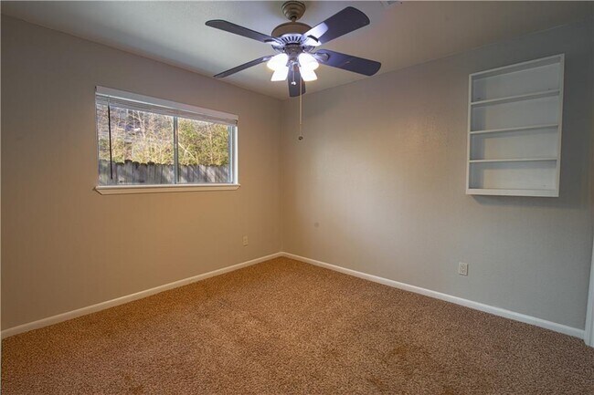 Building Photo - 6810 Willamette Dr