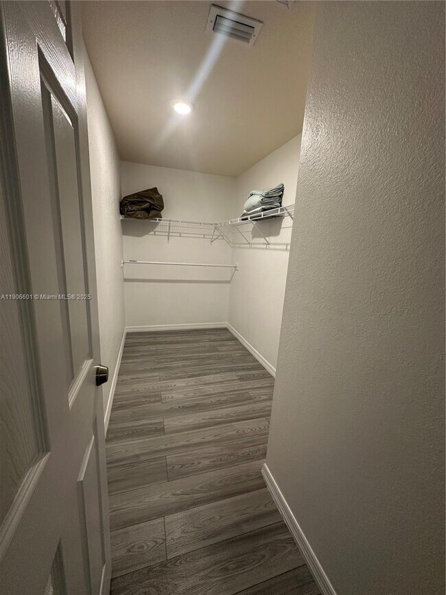 Building Photo - 7003 Burma Cir