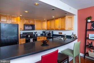 Building Photo - 2001 Hamilton St