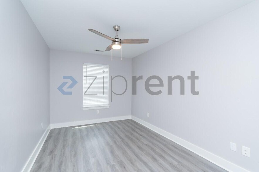 Building Photo - Unit 105