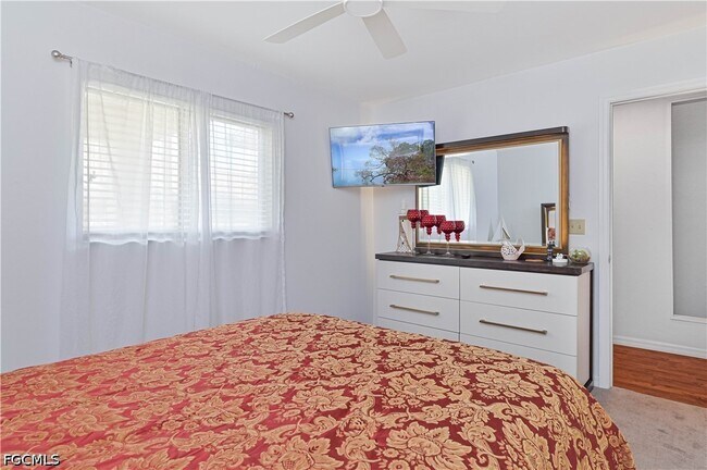 Building Photo - 15080 Riverbend Blvd