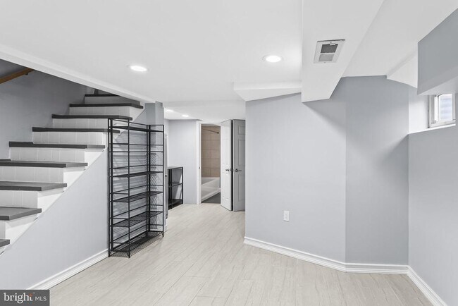 Building Photo - 4332 Utica Ave