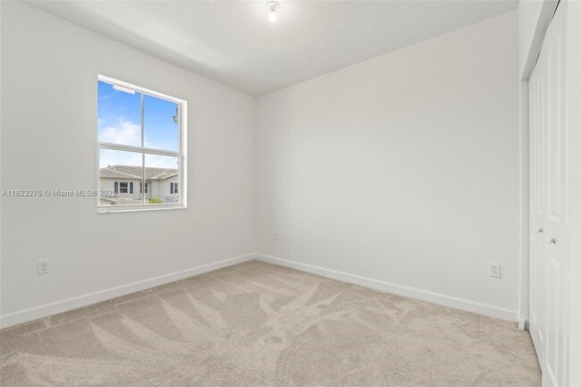 Building Photo - 2668 SE 19 Terr