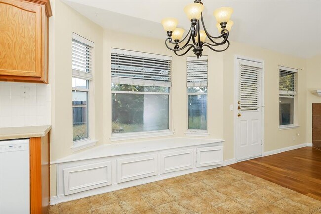 Building Photo - 1561 Kenneys Way