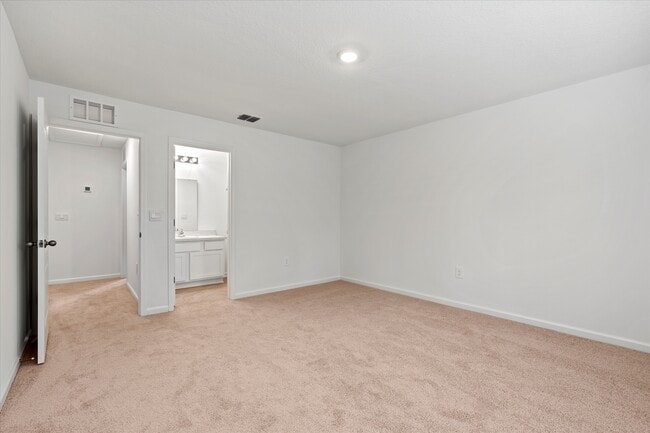 Building Photo - 82 Vero Dr