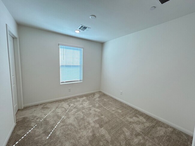 Building Photo - Inspirada Two-story 5-bedroom 4.5-bathroom Home!