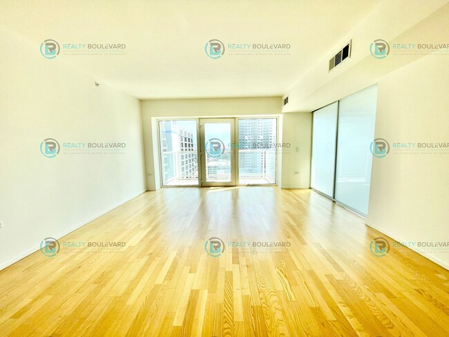 Building Photo - Modern 1 Bedroom 1 Bath Luxury Condo at Th...