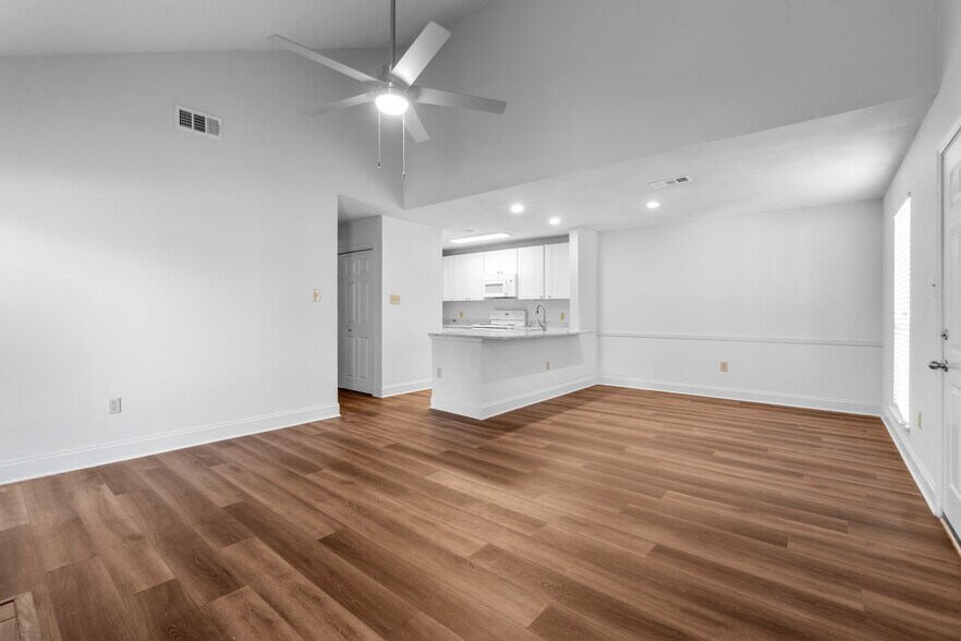 Building Photo - 11011 Cal Rd