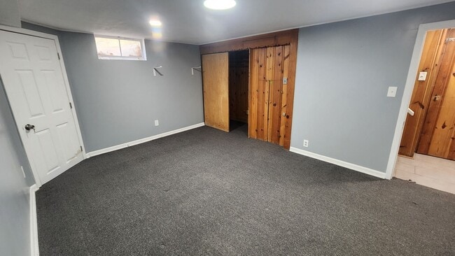 Building Photo - Charming Benson Home