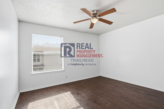 Building Photo - Well-Designed 2 Bedroom Townhome Near Camp Bowie