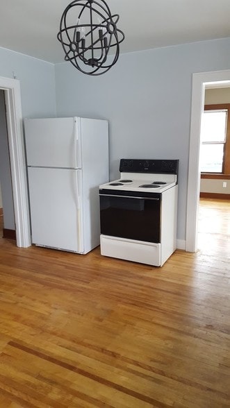 Kitchen - 320 Center St