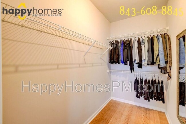 Building Photo - 2223 Chatelain Way