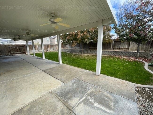 Building Photo - REDUCED MONTHLY RENTAL PRICE! 4 bedrooms/ ...