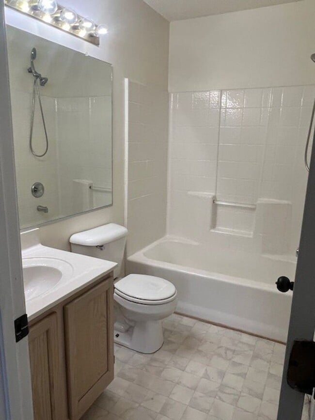 Building Photo - 5 Salt Marsh Quay