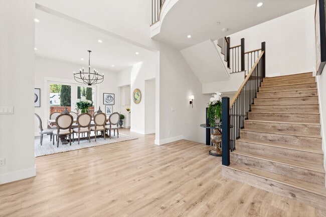 Building Photo - $11,995 - Stunning Executive Estate in Willow Glen