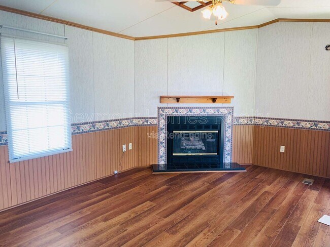 Building Photo - 1286 Country Club Rd