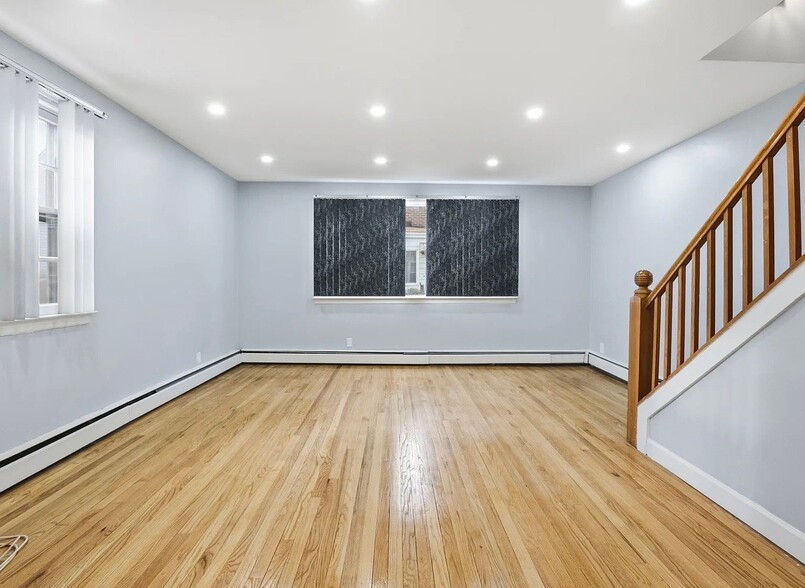 Building Photo - 305 N Terrace Ave