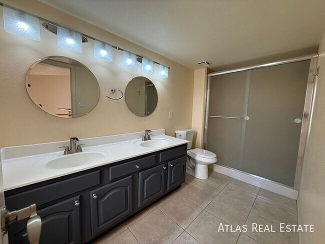 Building Photo - 1425 W Coral Reef Dr