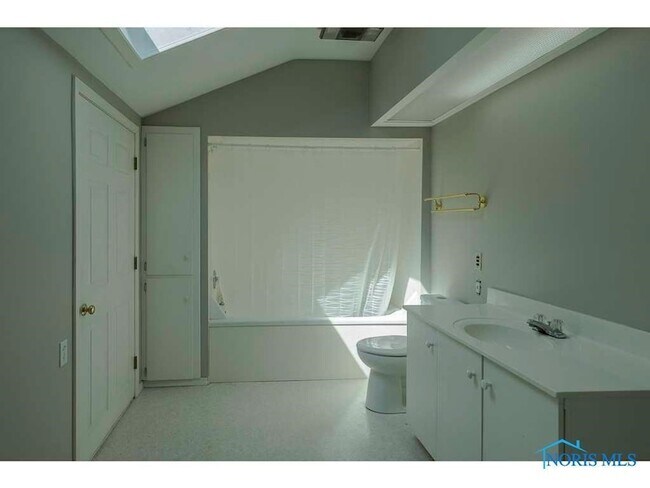 Building Photo - 3783 Hillandale Rd