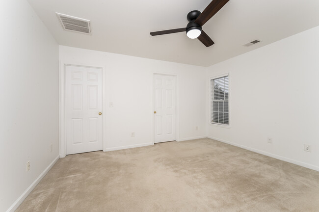 Building Photo - 3939 Creekside Ct