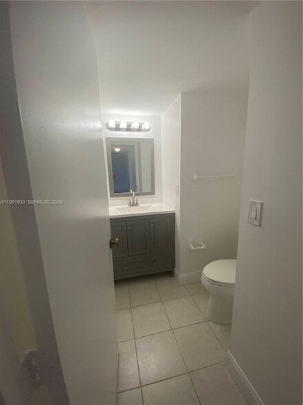 Building Photo - 654 Woodgate Cir