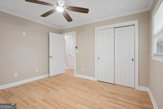 Building Photo - 1335 E Washington Ave