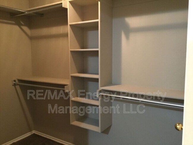 Building Photo - 408 N Willowood Dr
