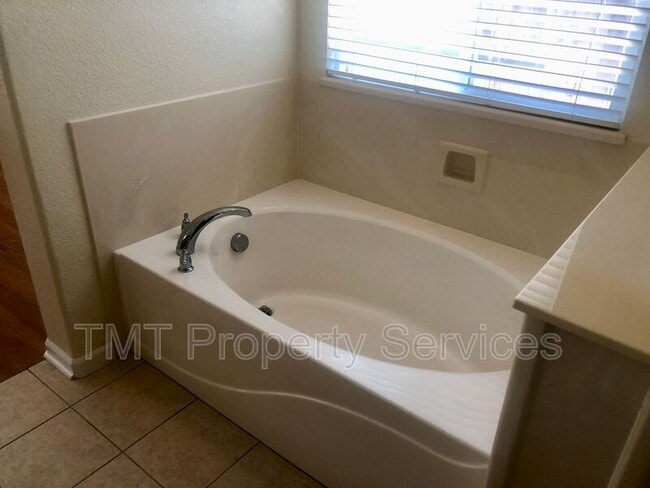 Building Photo - 2362 Dunsley Cir