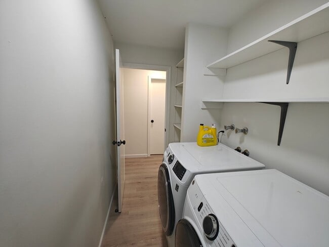 Building Photo - 11 Marion Ave