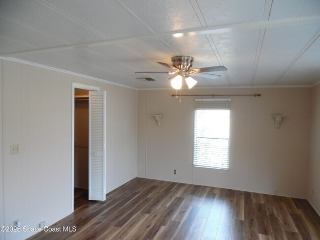 Building Photo - 327 Macadamia Dr