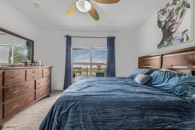 Building Photo - 2467 SE 19th St