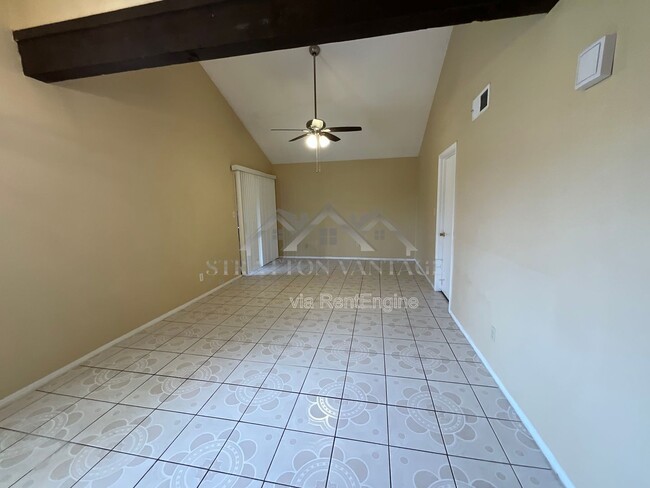 Building Photo - 405 E Bruce Ave