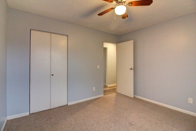 Building Photo - Charming 4 Bedroom Home!