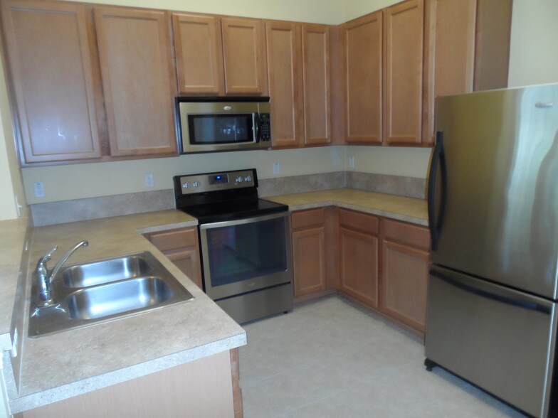 Kitchen - 575 Oakleaf Plantation Pky