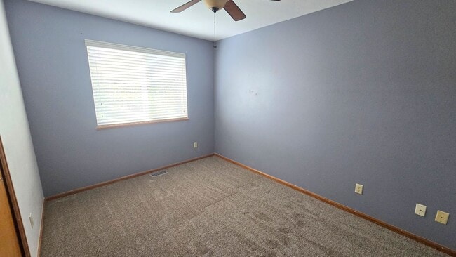 Building Photo - 305 Holbrook St