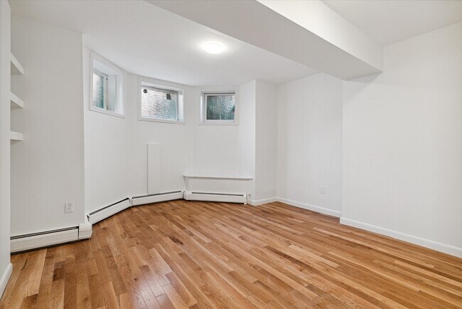 Building Photo - 432 Marlborough St