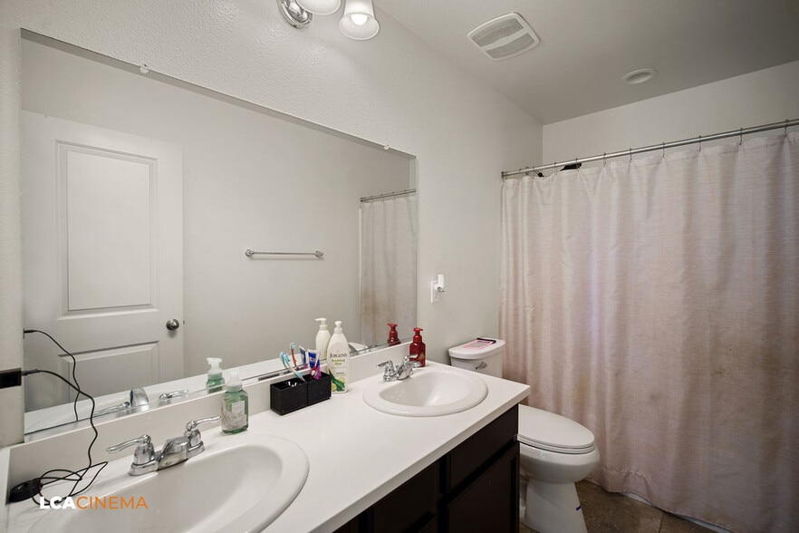 Building Photo - 5805 Commonwealth Ave