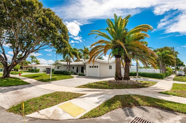 Building Photo - 2070 NE 65th St